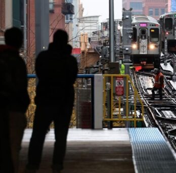 News story on decline in CTA rapid transit ridership 
