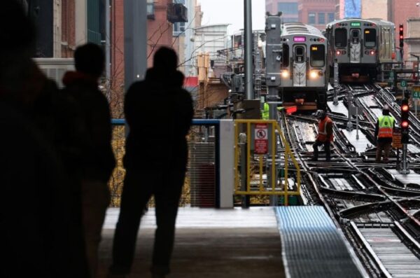 News story on decline in CTA rapid transit ridership
